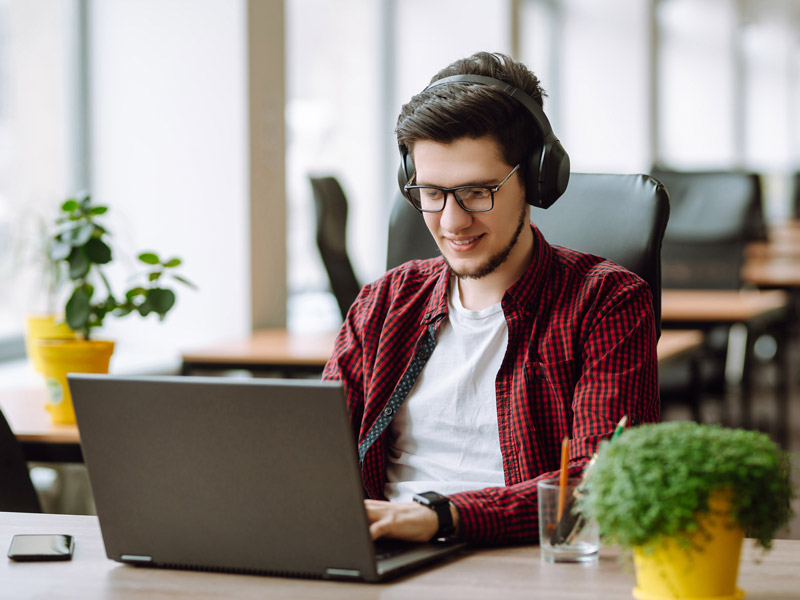 Single worker using laptop and headset to provide ongoing application support to a customer via a call